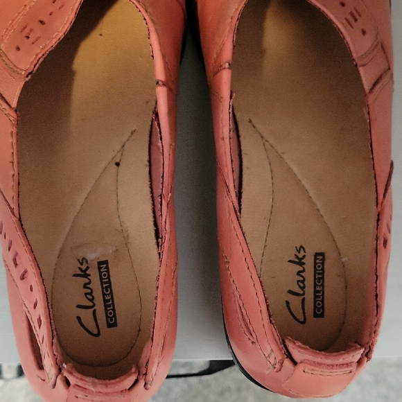 Clarks Women's Sz6 Leather upper Coral Loafers - Picture 2 of 7
